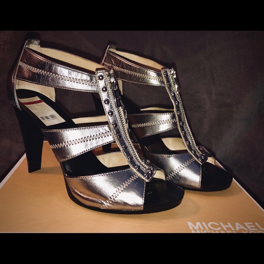 NWT MICHAEL Michael Kors Black & Silver Heels